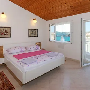 Uno Trogir